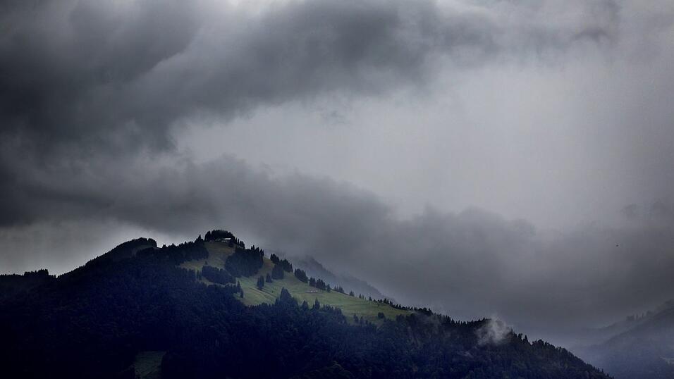 Nur am Sonntag können sich die Menschen in Bayern über Sonne freuen. (Archivbild) Nur am Sonntag können sich die Menschen in Bayern über Sonne freuen. (Archivbild)