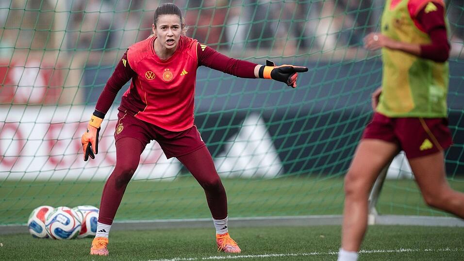 Stina Johannes soll sich gegen Frankreich im Tor bewähren. Stina Johannes soll sich gegen Frankreich im Tor bewähren.