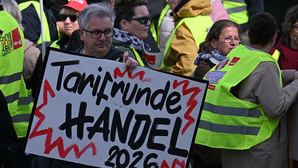 Verdi startet bundesweit Warnstreiks im Handel.
