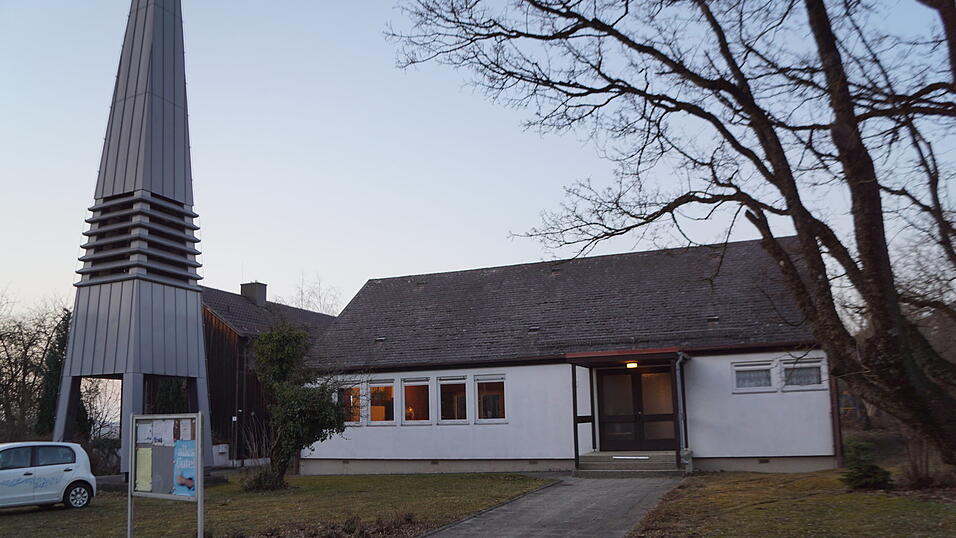 Das Andreas-Gemeindezentrum in Velden wurde am 18. Mai 1969 eingeweiht. Jetzt sollen Pfarrhaus und Kirche verkauft werden. Das Andreas-Gemeindezentrum in Velden wurde am 18. Mai 1969 eingeweiht. Jetzt sollen Pfarrhaus und Kirche verkauft werden.
