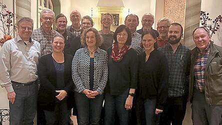 Der Großteil des erweiterten BN-Kreisvorstands (vorne v. l.): Frank Stasker, Birgit Kraus, Regina Kiermayer, Michaela Teichmann, Elisabeth Brunner, Simon Mayerhofer, Dieter Winterstein; (hinten v. l.): Andreas Ehrmaier, Michael Littel, Georg Flaxl, Monika Frank, Christian Rank, Konrad Pöppel, Klaus Blümlhuber und Ingmar Stöckel.