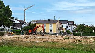 Auf dem Gelände des ehemaligen Bauhofs an der Schlesischen Straße werden ab nächster Woche die Baumaschinen anrollen. Am Montag findet dort der Spatenstich für den Neubau eines sechsgruppigen Kindergartens statt. Auf dem Gelände des ehemaligen Bauhofs an der Schlesischen Straße werden ab nächster Woche die Baumaschinen anrollen. Am Montag findet dort der Spatenstich für den Neubau eines sechsgruppigen Kindergartens statt.