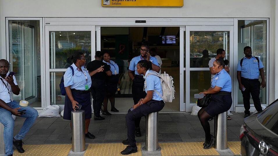 Dutzende Fl&uuml;ge gestrichen: Die Ausreise verz&ouml;gert sich f&uuml;r viele Touristen.