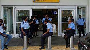 Dutzende Flüge gestrichen: Die Ausreise verzögert sich für viele Touristen.