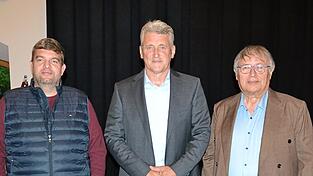 Bürgermeister Armin Stiegler mit seinen beiden Vizes Josef Limmer (rechts) und Robert Maier (links). Bürgermeister Armin Stiegler mit seinen beiden Vizes Josef Limmer (rechts) und Robert Maier (links).