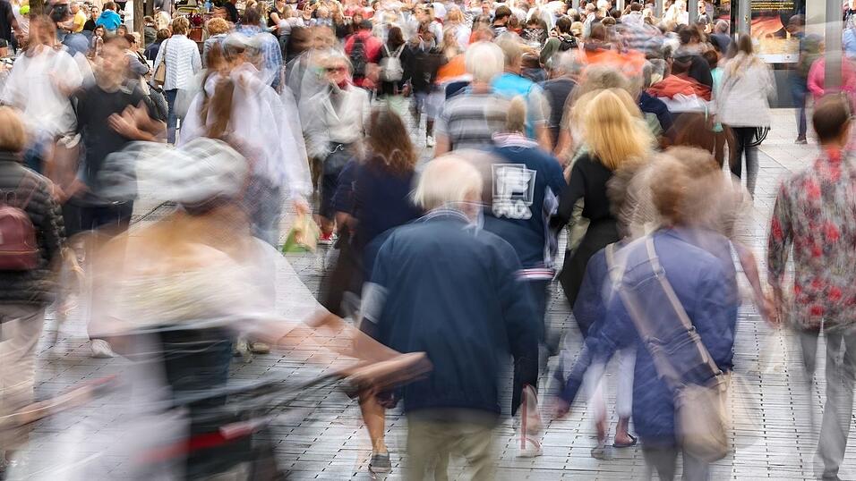 Bei den Bürgerinnen und Bürgern in Deutschland sinkt das Vertrauen in den Staat. (Symbolbild) Bei den Bürgerinnen und Bürgern in Deutschland sinkt das Vertrauen in den Staat. (Symbolbild)