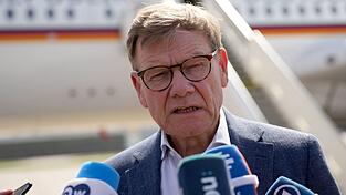 Außenminister Johann Wadephul (CDU) reist nach Japan und Indonesien. Auch dort wird die Lage in der Ukraine und der Umgang mit China eine große Rolle spielen.