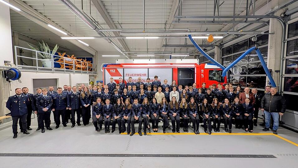 58 Feuerwehranwärter aus neun Feuerwehren kamen in Großköllnbach zusammen. 58 Feuerwehranwärter aus neun Feuerwehren kamen in Großköllnbach zusammen.