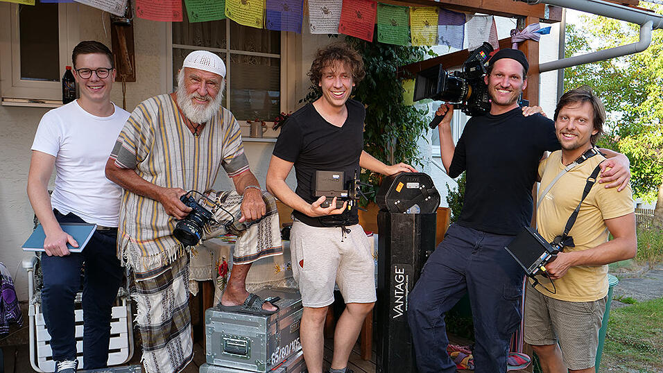 Das Team von links nach rechts: Thomas Wittmann (Produzent, Creator), Wolfgang 'Gangerl' Clemens (Protagonist), Julian Wittmann (Regisseur, Creator), Markus Schindler (Kameramann, Creator) und David Miller (Kameraassistent). Das Team von links nach rechts: Thomas Wittmann (Produzent, Creator), Wolfgang 'Gangerl' Clemens (Protagonist), Julian Wittmann (Regisseur, Creator), Markus Schindler (Kameramann, Creator) und David Miller (Kameraassistent).