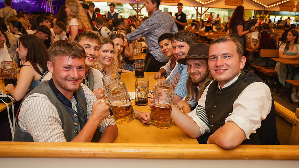 Die Partybilder vom Sonntag, 18. August, aus dem Festzelt Nothaft. Die Partybilder vom Sonntag, 18. August, aus dem Festzelt Nothaft.