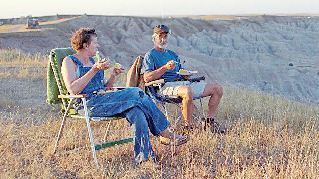 Auf ihrer Reise trifft Fern auf andere Nomaden. Auf ihrer Reise trifft Fern auf andere Nomaden.