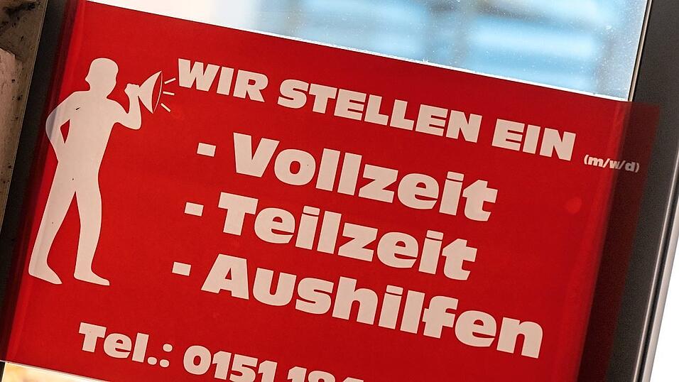 Personal fehlt in fast allen Branchen. Je höher die geforderte Qualifikation, desto schwerer haben es Arbeitgeber, Stellen zu besetzen. Personal fehlt in fast allen Branchen. Je höher die geforderte Qualifikation, desto schwerer haben es Arbeitgeber, Stellen zu besetzen.