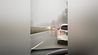 Manche Leute scheinen entweder die Gegebenheiten eines Staus nicht ganz zu verstehen oder bräuchten eine Bedienungsanleitung für ihren Wagen... Manche Leute scheinen entweder die Gegebenheiten eines Staus nicht ganz zu verstehen oder bräuchten eine Bedienungsanleitung für ihren Wagen...