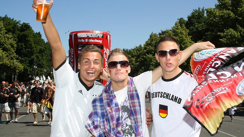 Christian Fertl war am Sonntag auf der Fanmeile in Berlin und erlebte dort das Achtelfinale gegen England auf Gro&szlig;leinwand.