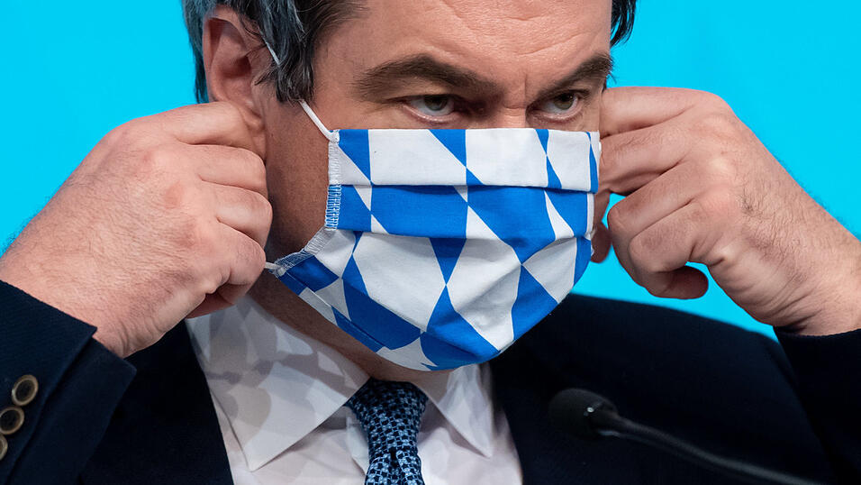 Ministerpräsident Söder mit Mundschutz: Die Staatsregierung hat die Verlängerung der Kontaktbeschränkungen beschlossen. (Symbolbild) Ministerpräsident Söder mit Mundschutz: Die Staatsregierung hat die Verlängerung der Kontaktbeschränkungen beschlossen. (Symbolbild)