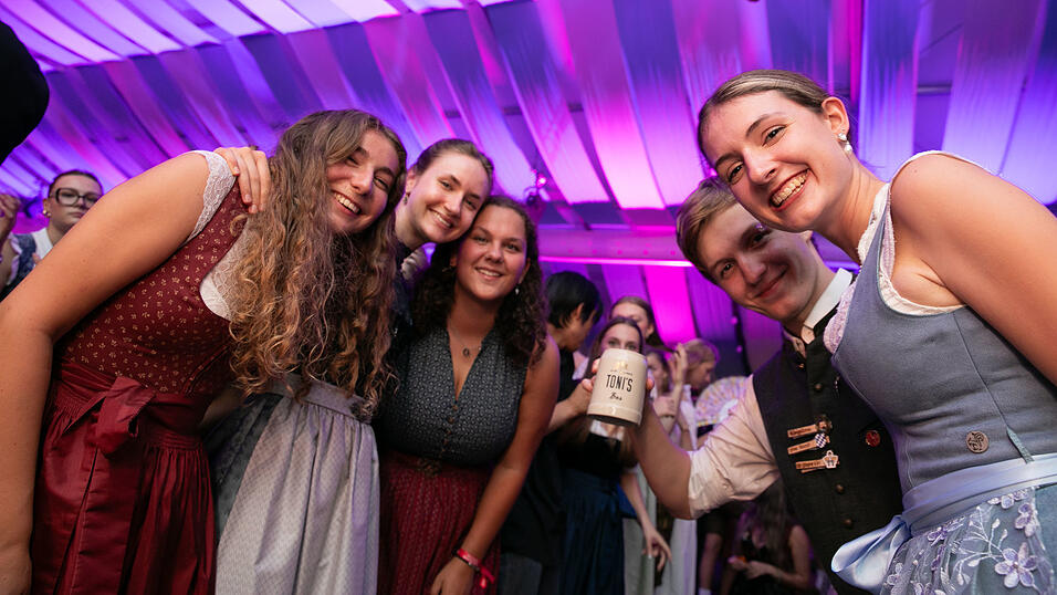 Die Partybilder vom Dienstag, 12. August, aus dem Festzelt Wenisch. Die Partybilder vom Dienstag, 12. August, aus dem Festzelt Wenisch.