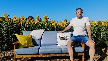 Die Couch haben Heribert Huber und sein Team bereits wieder repariert.