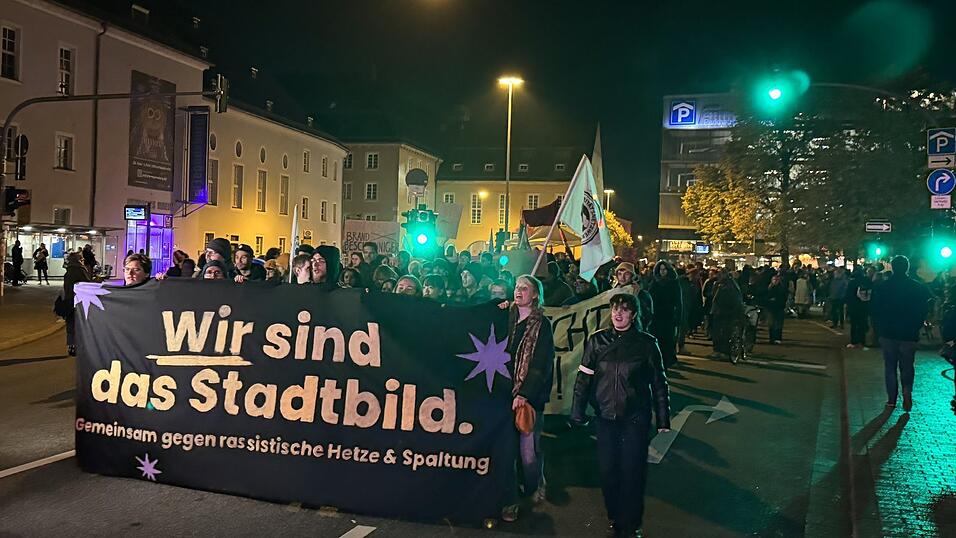 Vom Dachauplatz ging es durch die Stadt und zum Domplatz. Vom Dachauplatz ging es durch die Stadt und zum Domplatz.