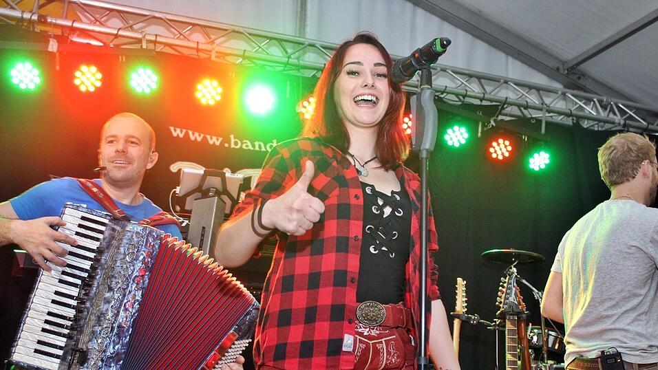 Die besten Bilder vom Wein- und Wei&szlig;bierfest des Burschenvereins Arth und der M&auml;dchengruppe.
