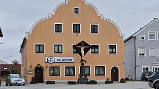 Mitten am Marktplatz von Pilsting in bester Lage befindet sich das „El Greco“, das nun schließen musste.