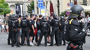 Am Samstag soll es in mehreren bayerischen St&auml;dten zu Protesten der Gen Z kommen. (Symbolbild)