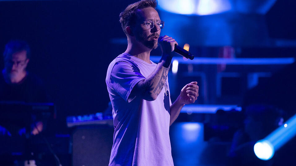 Mit „I’ll be waiting“ schaffte es Thomas aus Straubing bei „The Voice of Germany“ in die nächste Runde. Mit „I’ll be waiting“ schaffte es Thomas aus Straubing bei „The Voice of Germany“ in die nächste Runde.