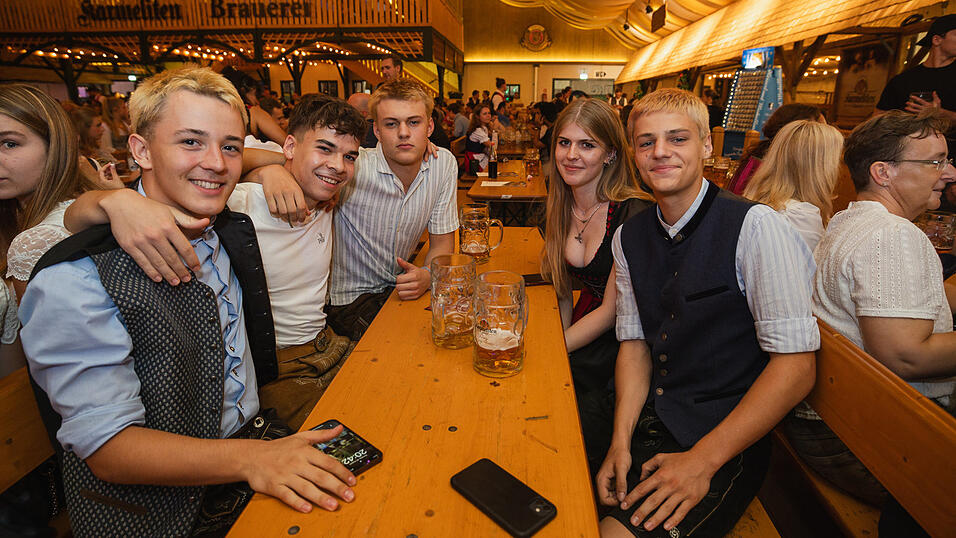 Die Partybilder vom Sonntag, 18. August, aus dem Festzelt Nothaft. Die Partybilder vom Sonntag, 18. August, aus dem Festzelt Nothaft.