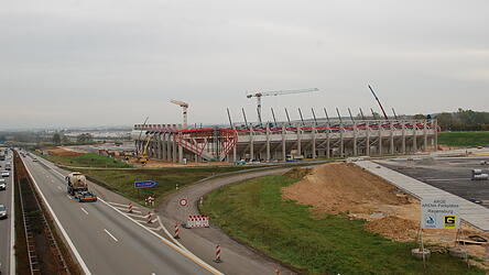 Sie ist das Regensburger Prestige-Projekt schlechthin: die 52-7 Millionen Euro teure Continental-Arena. (Foto: gib)