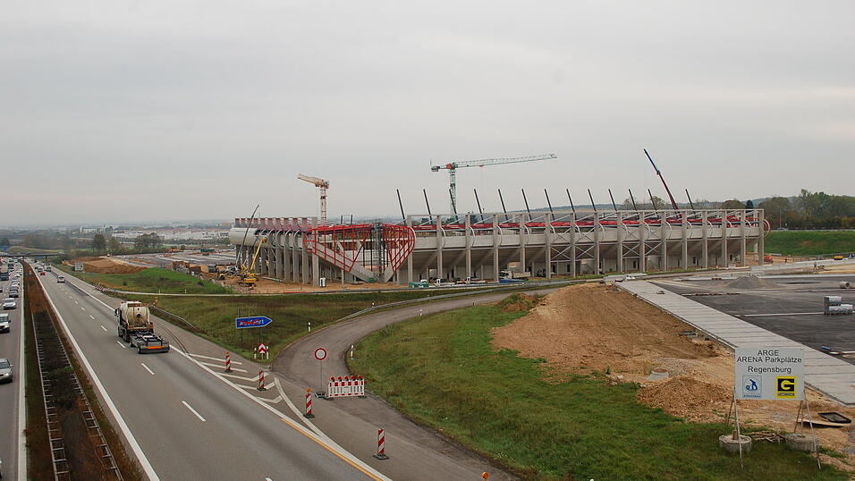 Sie ist das Regensburger Prestige-Projekt schlechthin: die 52-7 Millionen Euro teure Continental-Arena. (Foto: gib) Sie ist das Regensburger Prestige-Projekt schlechthin: die 52-7 Millionen Euro teure Continental-Arena. (Foto: gib)