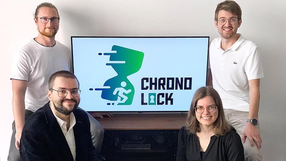 &bdquo;Escape Room&ldquo; in Straubing: Matthias Krallinger, Thomas Dangl, Laura Scherm und Johannes Wei&szlig; (v.l.) legen im Oktober mit &bdquo;ChronoLock&ldquo; los.