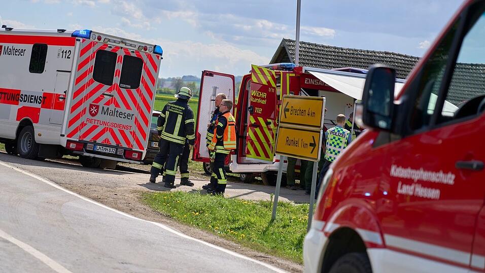 Am Nachmittag kommt es wegen eines auffälligen Geruchs erneut zu einem Feuerwehreinsatz an dem Firmengelände in Runkel. Am Nachmittag kommt es wegen eines auffälligen Geruchs erneut zu einem Feuerwehreinsatz an dem Firmengelände in Runkel.