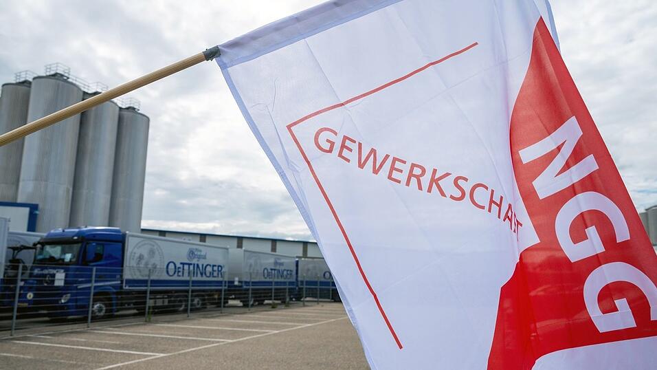 Oettinger - eine der größten Brauereien Deutschlands - und die NGG ringen um einen Tarifabschluss. (Archivbild) Oettinger - eine der größten Brauereien Deutschlands - und die NGG ringen um einen Tarifabschluss. (Archivbild)