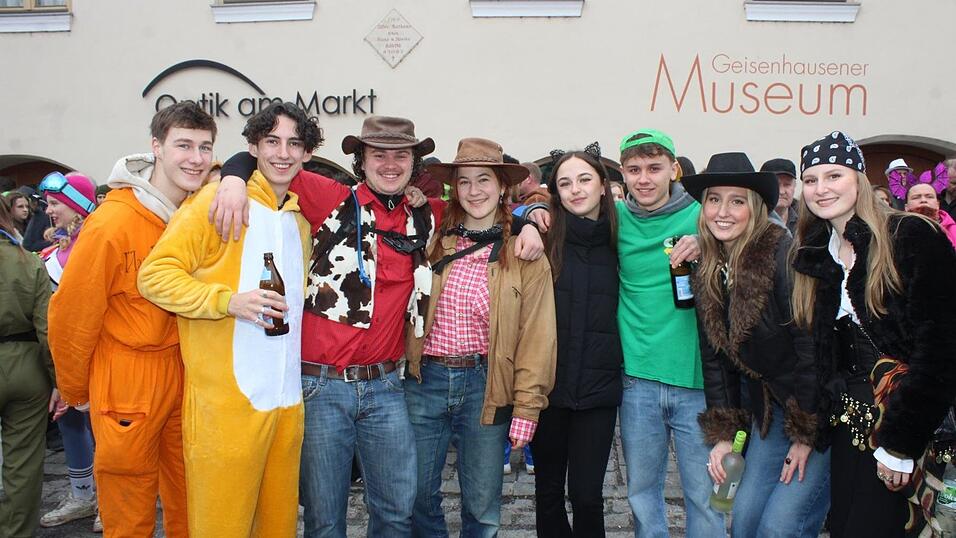 Beste Stimmung herrschte beim Rosenmontagszug in Geisenhausen.