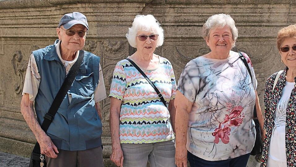 Kl&auml;ren &uuml;ber die unheilbare Autoimmunerkrankung Morbus Bechterew auf: Norbert Stadlbauer (von links), Renate Stadlbauer, Hannelore Weitbrecht und Centa Gietl.