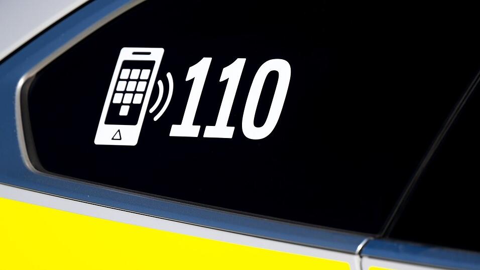 Eine Mitarbeiterin des Kindergartens rief die Polizei. (Symbolbild)