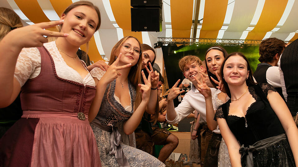 Das sind die Partybilder vom Dienstag, 12. August, aus dem Festzelt Nothaft. Das sind die Partybilder vom Dienstag, 12. August, aus dem Festzelt Nothaft.