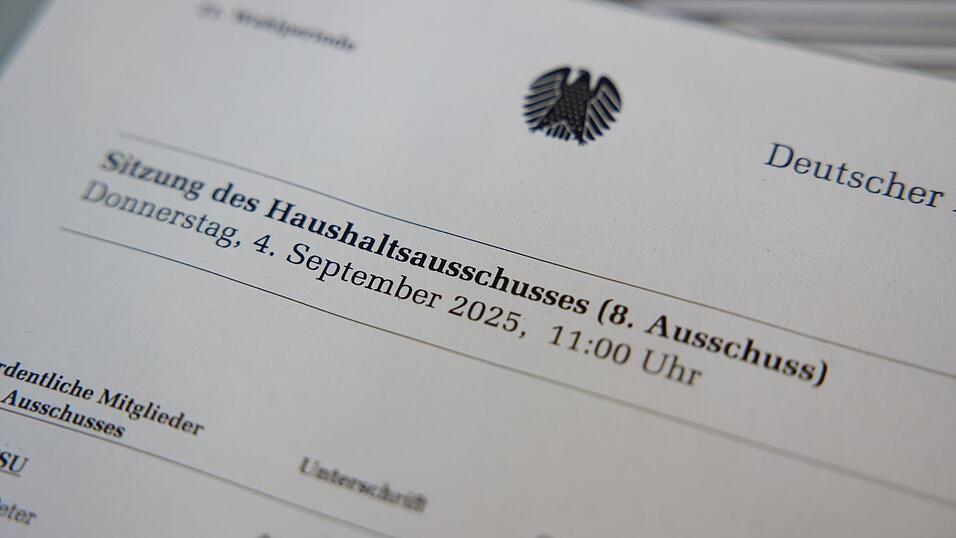 Der Bundesetat für 2025 steht: Der Haushaltsausschuss des Bundestags hat seine Bereinigungssitzung abgeschlossen. Mitte September wird er im Parlament verabschiedet. Der Bundesetat für 2025 steht: Der Haushaltsausschuss des Bundestags hat seine Bereinigungssitzung abgeschlossen. Mitte September wird er im Parlament verabschiedet.
