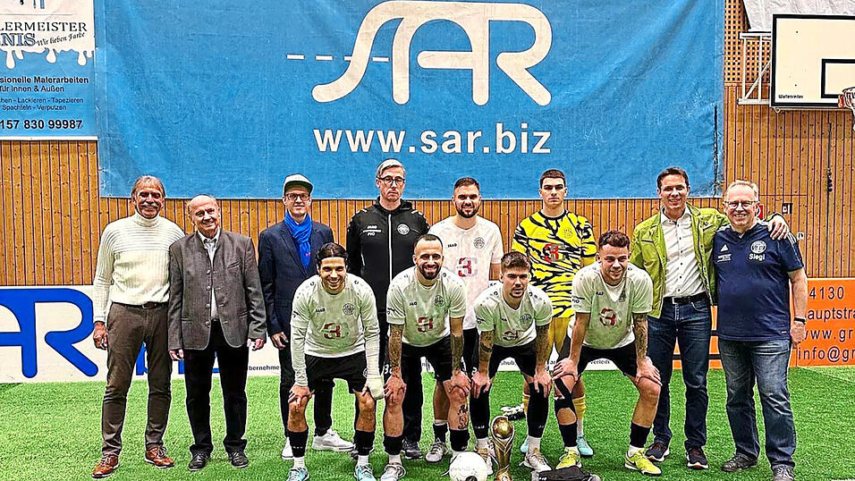 SAR-Cup-Sieger Landsberg war zwar nur mit Minibesetzung von f&uuml;nf Feldspielern angereist, aber topp besetzt.
