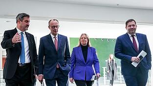 Zufriedene Gesichter nach langer Nachtsitzung: Die Koalition einigt sich bei mehreren Streitthemen.