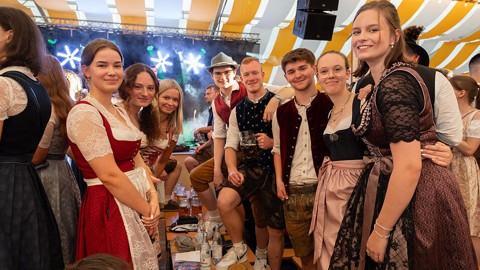 Die Partybilder vom Sonntag, 11. August 2024, aus dem Festzelt Nothaft. Die Partybilder vom Sonntag, 11. August 2024, aus dem Festzelt Nothaft.