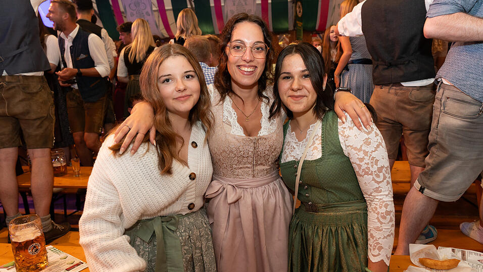 Die Partybilder vom Montag, 19. August, aus dem Festzelt Weckmann. Die Partybilder vom Montag, 19. August, aus dem Festzelt Weckmann.