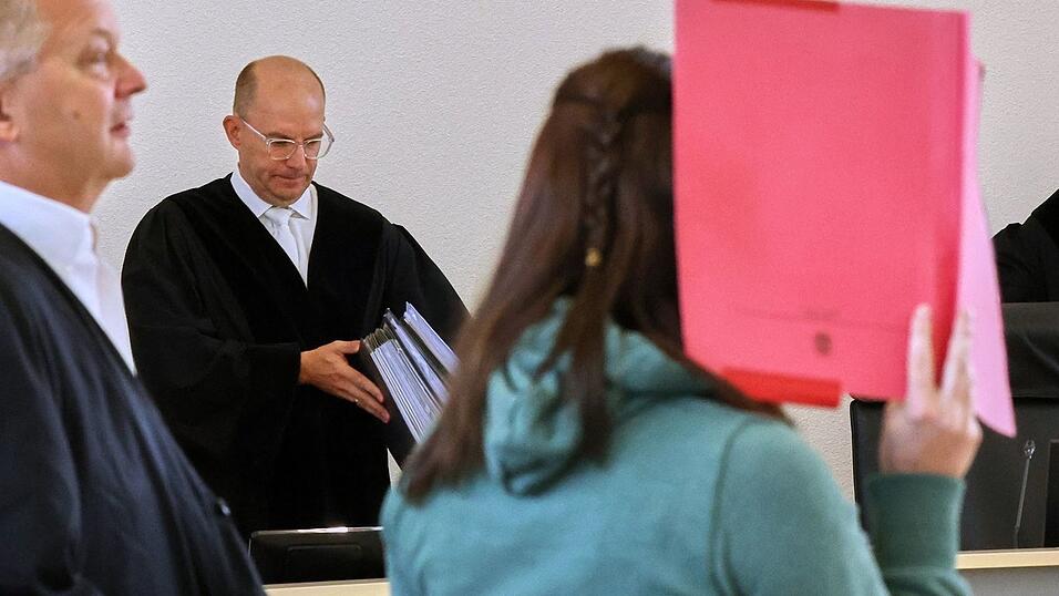 Der Vorsitzende Richter Sch&uuml;tt hat immer wieder Zweifel an den Aussagen der Angeklagten im Mordfall Fabian