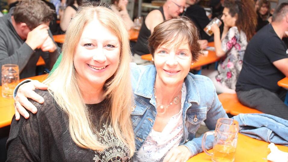 Viele Landshuter genossen ihren Freitagabend auf dem Bismarckplatzfest.