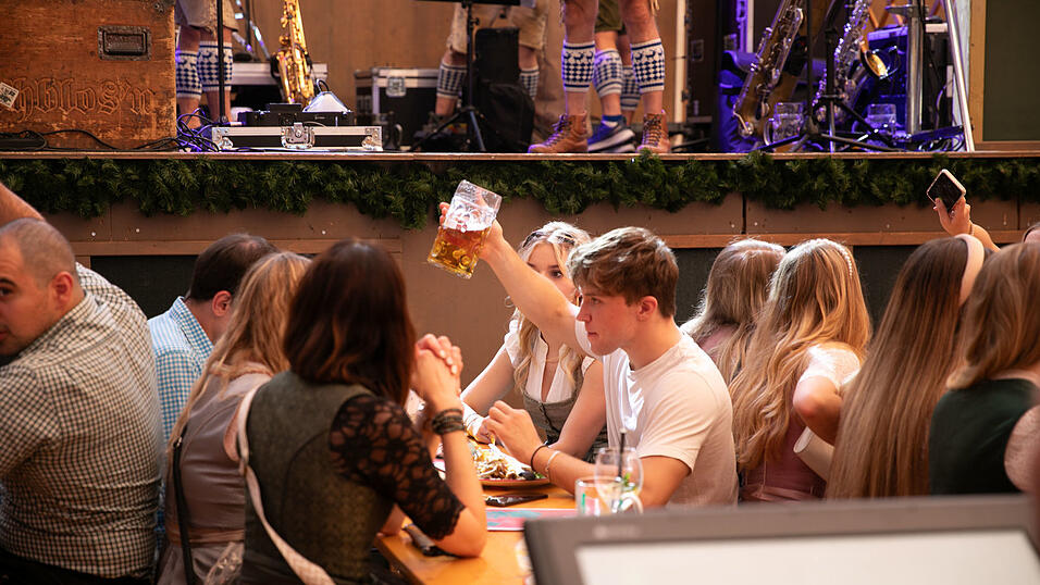 Die Partybilder vom Freitag, 8. August, aus dem Festzelt Krönner. Die Partybilder vom Freitag, 8. August, aus dem Festzelt Krönner.