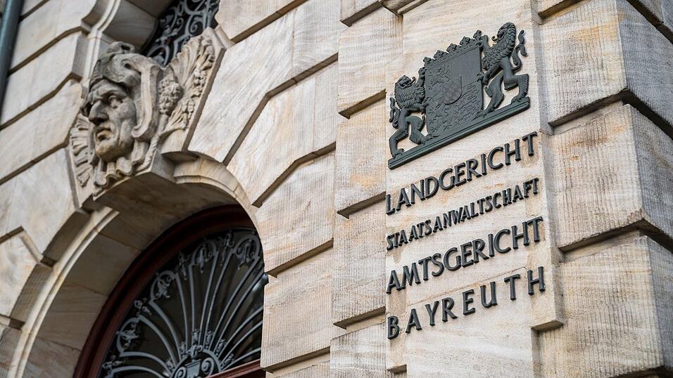 Ein 54-Jähriger soll aufgrund einer bevorstehenden Trennung seine Partnerin in Kulmbach ermordet haben. (Archivbild)