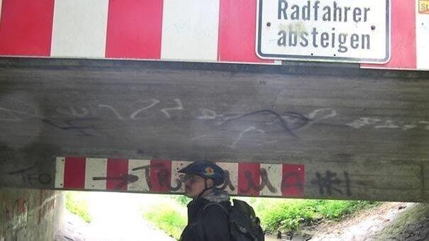 Dass es die zu niedrigen Brücken am Allachbach nicht mehr gibt und die Wege an der Gabelsberger Straße verbessert wurden, lobt der VCD. Dass es die zu niedrigen Brücken am Allachbach nicht mehr gibt und die Wege an der Gabelsberger Straße verbessert wurden, lobt der VCD.