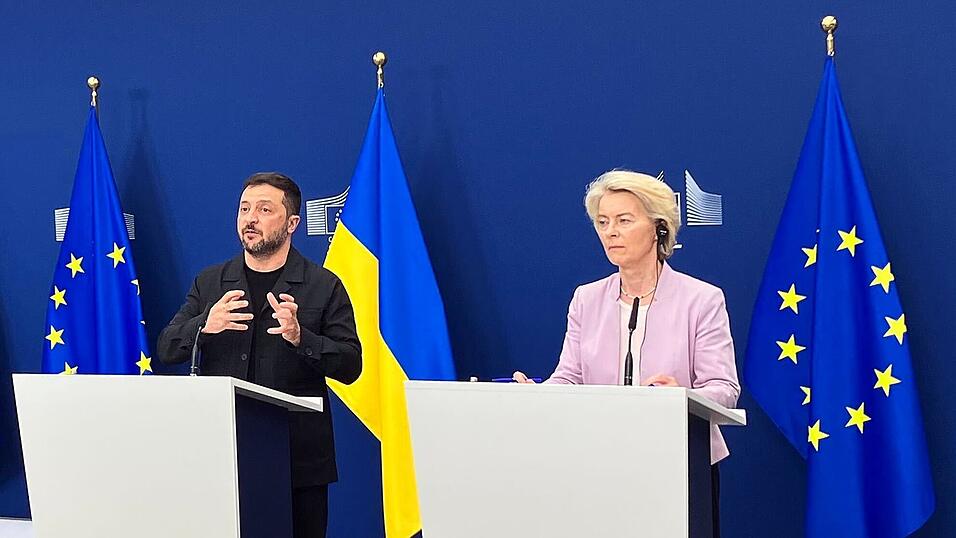 Dem ukrainische Präsidenten Wolodymyr Selenskyj wurde von EU-Kommissionspräsidentin Ursula von der Leyen immer wieder Unterstützung gegen Russland zugesagt. Der US-Friedensplan setzt die Europäer nun unter Druck. Dem ukrainische Präsidenten Wolodymyr Selenskyj wurde von EU-Kommissionspräsidentin Ursula von der Leyen immer wieder Unterstützung gegen Russland zugesagt. Der US-Friedensplan setzt die Europäer nun unter Druck.