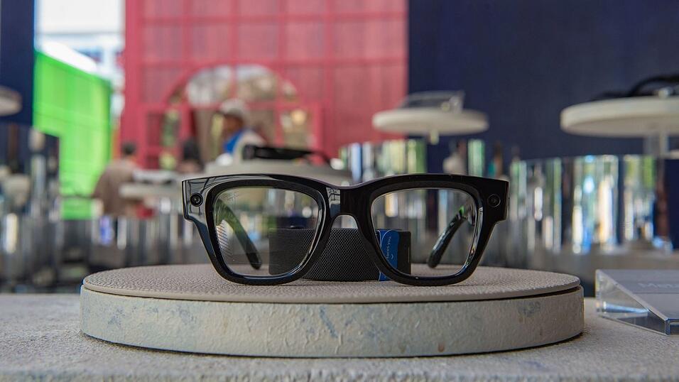 In den USA kam die Display-Brille bereits Ende vergangenen Jahres auf den Markt. In den USA kam die Display-Brille bereits Ende vergangenen Jahres auf den Markt.