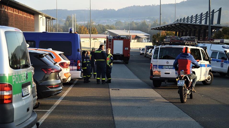 Seit Sonntagabend wurde im Grenzgebiet zwischen Waldmünchen und Tschechien ein Mädchen vermisst. Nun konnte die Achtjährige lebendig gefunden werden.