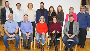 Die Kandidaten der Freien W&auml;hler Chamerau-Lederdorn wollen es gemeinsam anpacken f&uuml;r ein lebens- und liebenswertes Chamerau, mit im Bild Landratskandidat Christian Schindler (hintere Reihe l.).